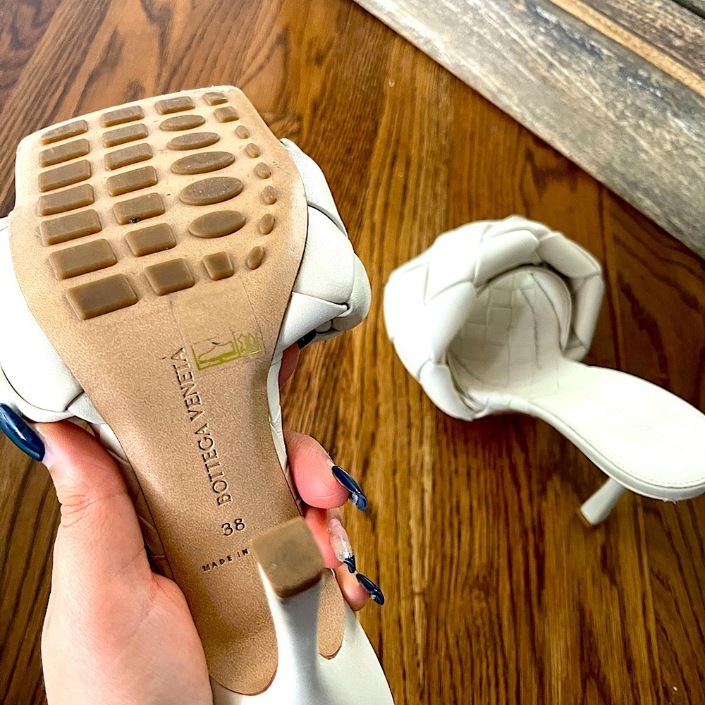 Gorgeous Bottega Veneta lido sandals,worn a couple of times.